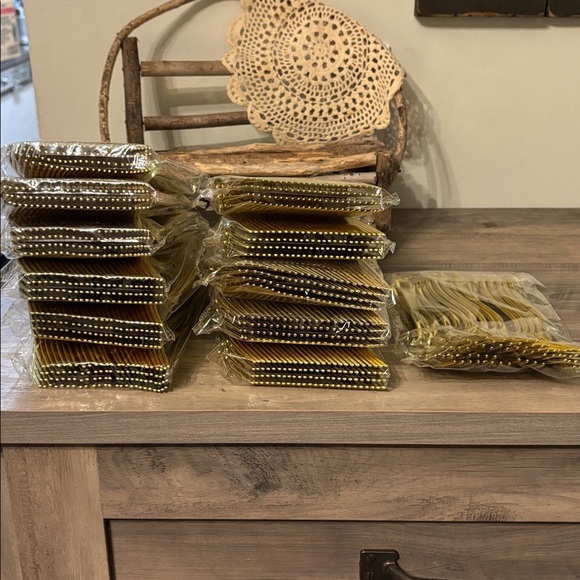 NEW IN ORIGINAL PACKAGING 292 Gold DISPOSABLE Plastic Forks WEDDING RECEPTION - Picture 4 of 5